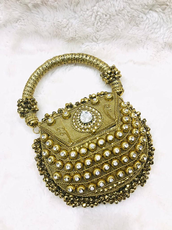 SYNNIA clutch